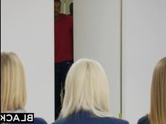 Молодые мамки и огромный член