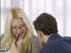 Гигантский член рвёт хрупкую