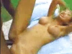 Заглатывают огромный член с яйцами