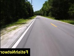 Мужик моет огромный хуй в ванне