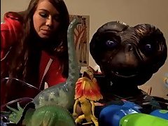 Самый большой хуй заходит по яйца в пизду видео