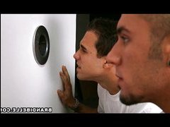 Видео мужики большой хуй дрочат