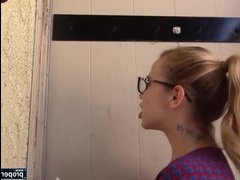 Порно бизнес леди брюнетка и огромный член