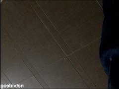 Мужик сасет огромный член
