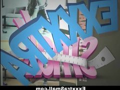Огромный член ебет мини пизды