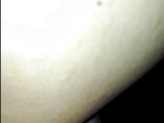 Очень большой член на всю длину заходит в пизду