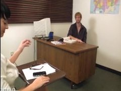 Огромный член до конца входит в телочку видео