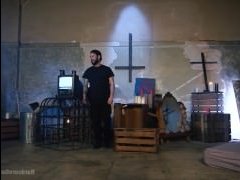 Девушка заглатывает с легкостью огромный член