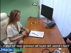 Онлайн рыжая сосет гигантский член до конца